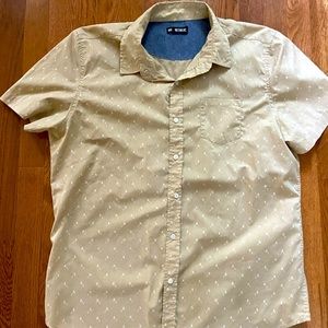 No Retreat. Button up. Large